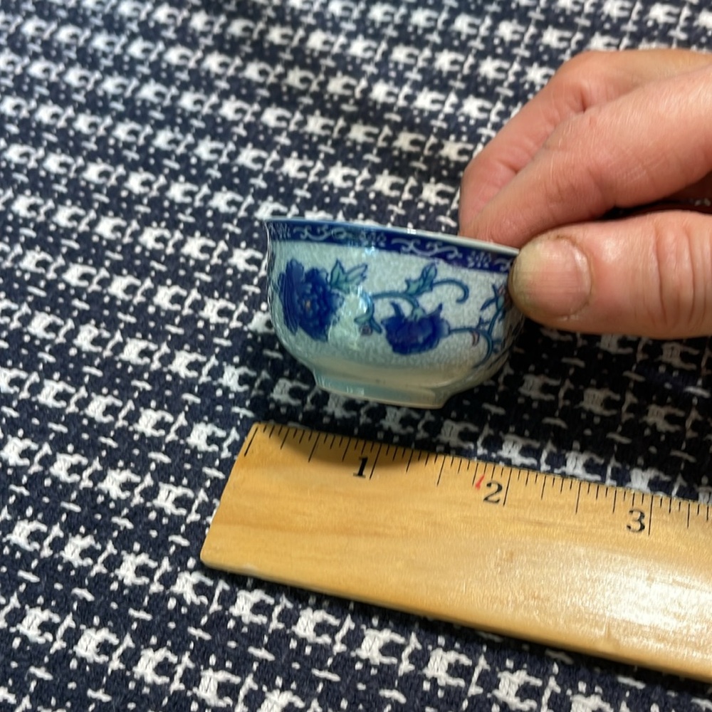 Tea cups - Picture 3 of 9